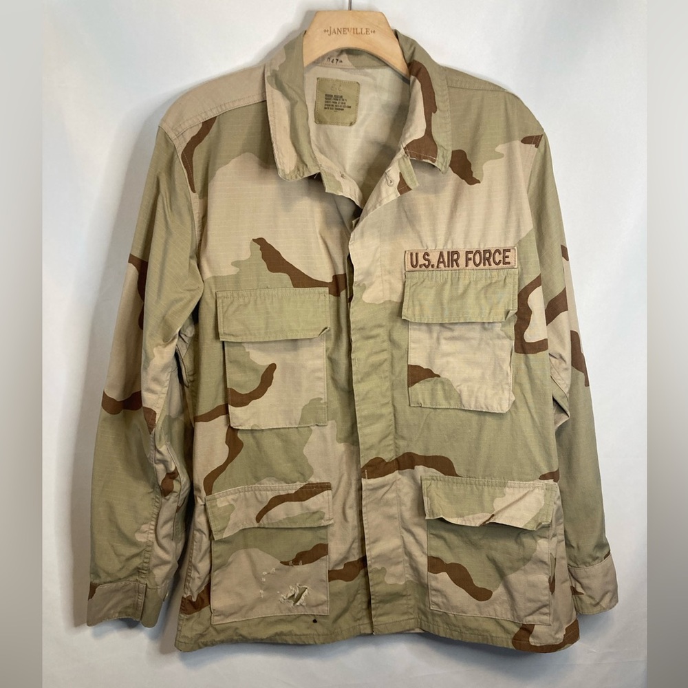 US Air Force Field Jacket Coat Size Medium Desert Camo Cold Weather w/ Patches